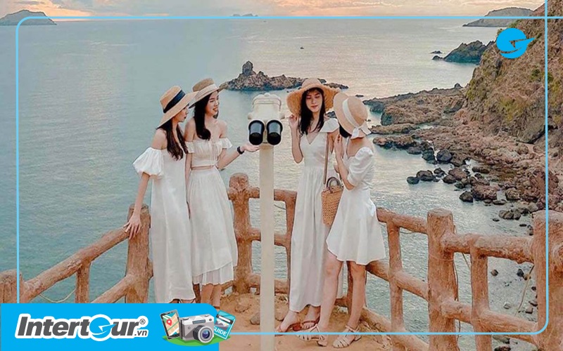 Nắm bắt xu hướng thời trang: Du lịch Đà Nẵng mặc gì?