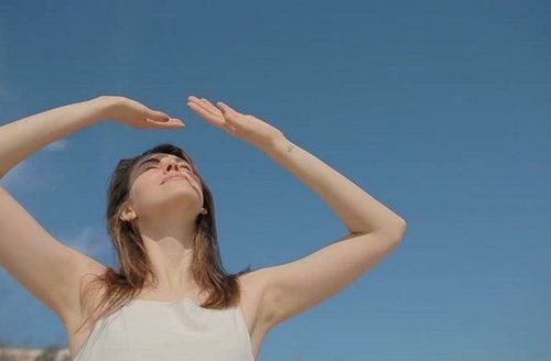 Nguyên nhân bong tróc da mặt