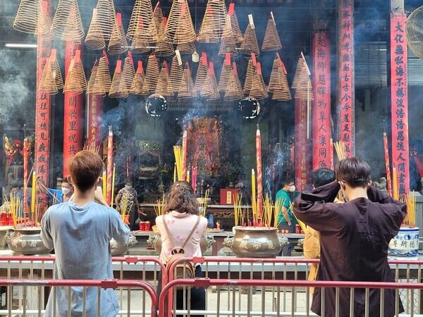 ĐI ĐÁM TANG LẠY MẤY LẠY THÌ ĐÚNG CHUẨN?