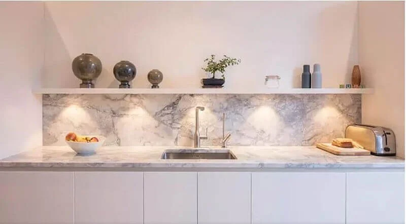 ĐÁ ỐP BẾP TRẮNG VÂN MÂY - ĐIỂM "SÁNG" TUYỆT VỜI CHO NỘI THẤT BẾP