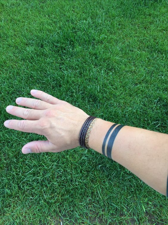 Gợi ý 88+ mẫu hình xăm vòng tay nghệ thuật và thời trang - Genztattoo