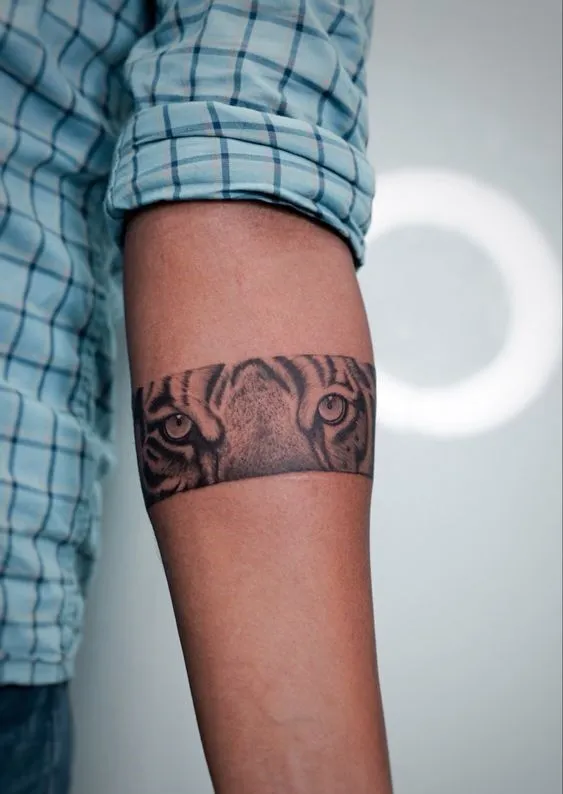 Gợi ý 88+ mẫu hình xăm vòng tay nghệ thuật và thời trang - Genztattoo