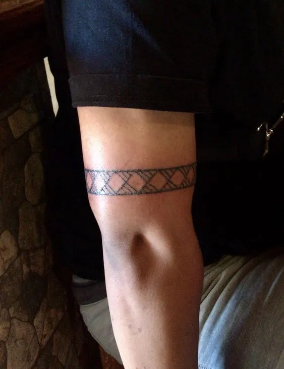 Gợi ý 88+ mẫu hình xăm vòng tay nghệ thuật và thời trang - Genztattoo