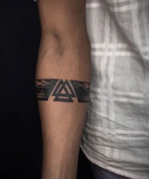 Gợi ý 88+ mẫu hình xăm vòng tay nghệ thuật và thời trang - Genztattoo