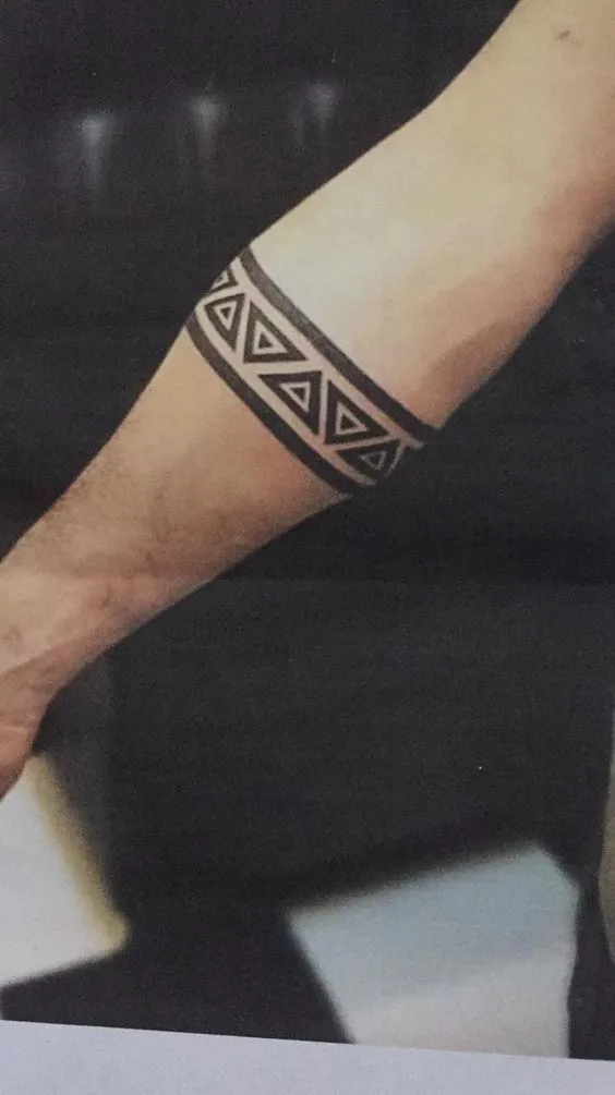 Gợi ý 88+ mẫu hình xăm vòng tay nghệ thuật và thời trang - Genztattoo