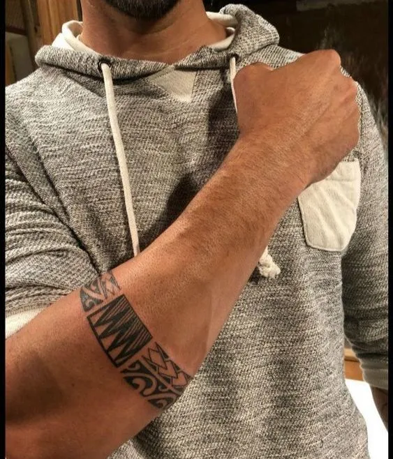 Gợi ý 88+ mẫu hình xăm vòng tay nghệ thuật và thời trang - Genztattoo