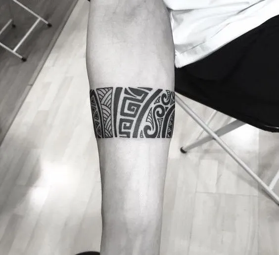 Gợi ý 88+ mẫu hình xăm vòng tay nghệ thuật và thời trang - Genztattoo