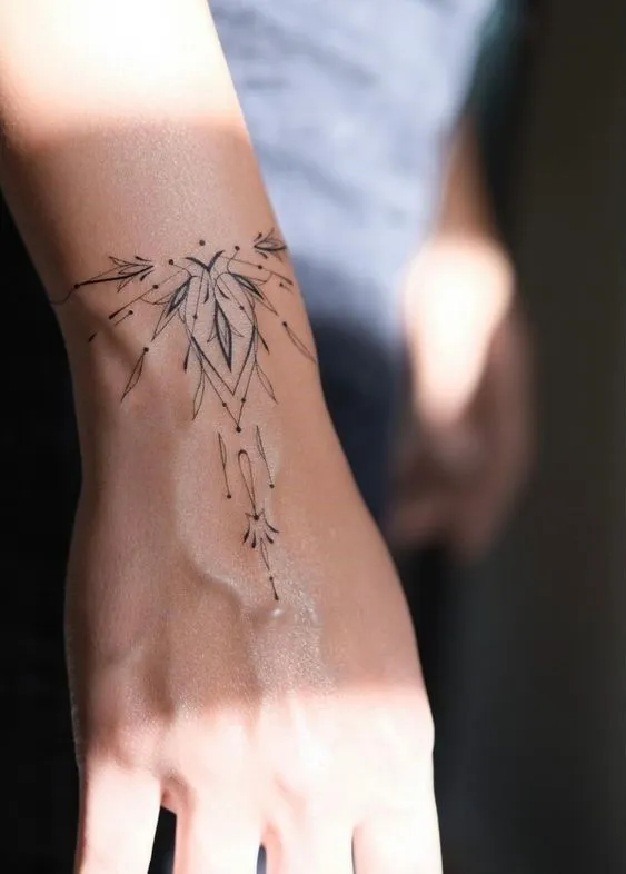 Gợi ý 88+ mẫu hình xăm vòng tay nghệ thuật và thời trang - Genztattoo