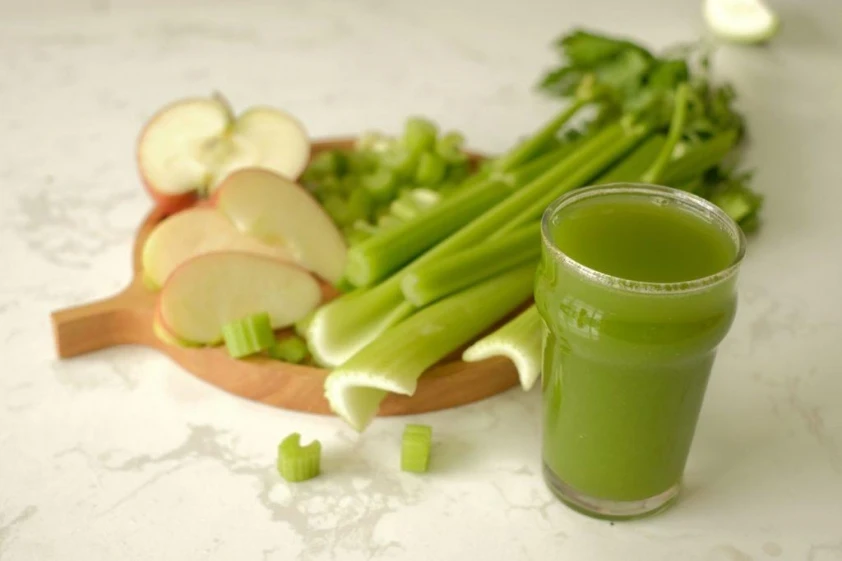 Bột cần tây: Tác dụng, tác hại và cách uống khoa học