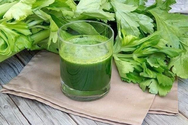 Bột cần tây: Tác dụng, tác hại và cách uống khoa học