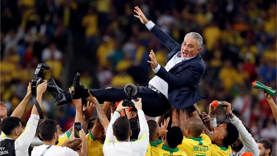 Áo đội tuyển Brazil vàng Copa America 2024