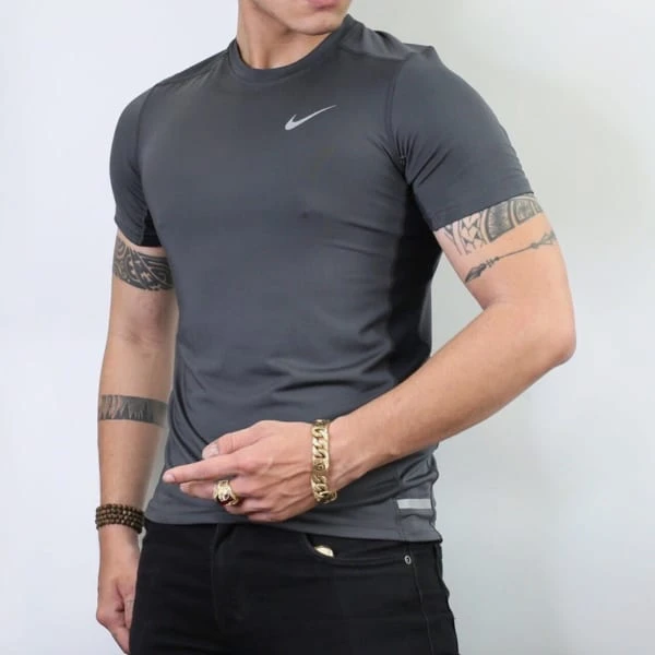 Áo Pull là gì ? Mẫu áo Pull nam nữ trắng dài tay có cổ