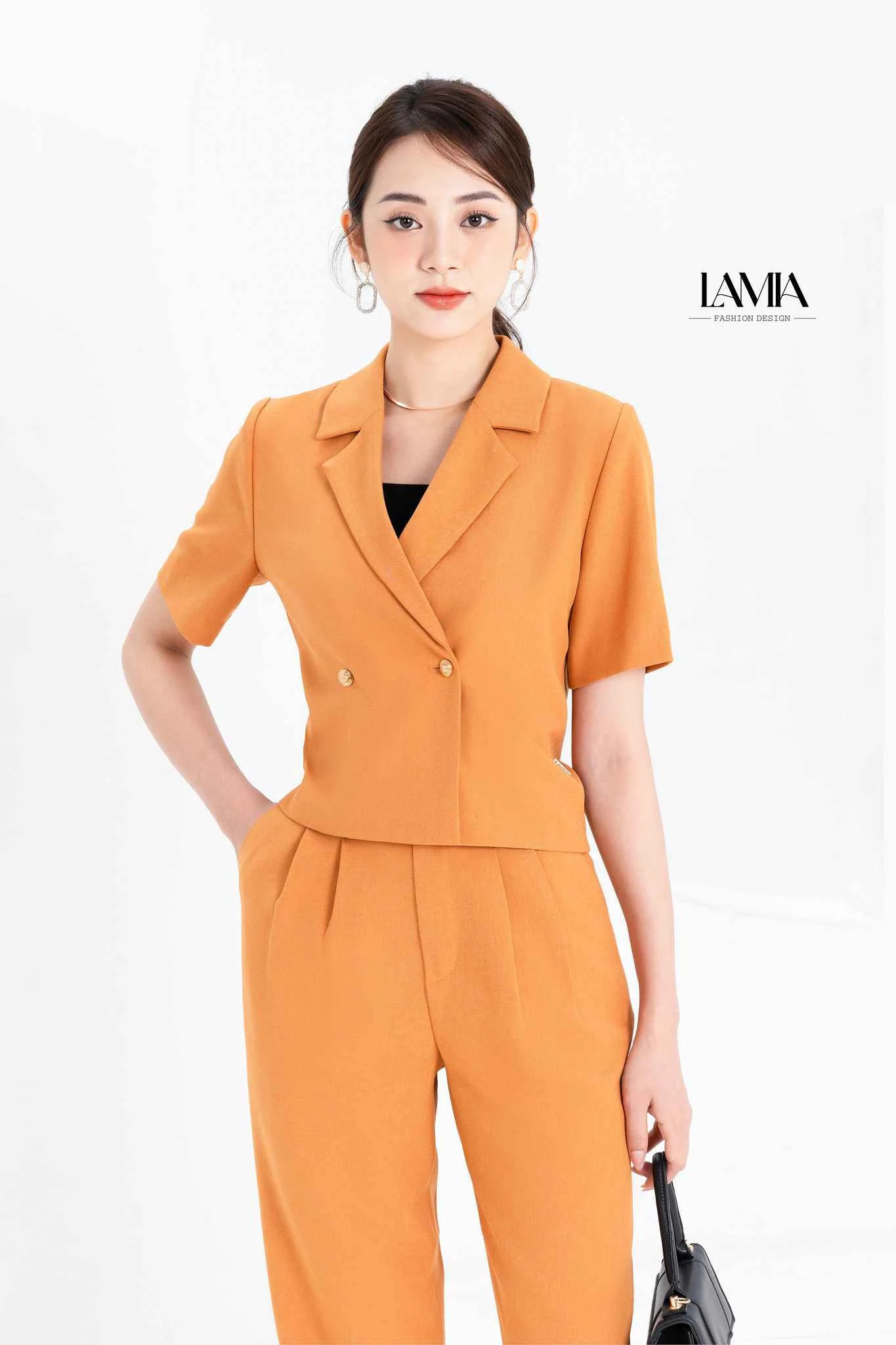 23 mẫu áo kiểu nữ đẹp tuổi 35 hack dáng, trẻ trung