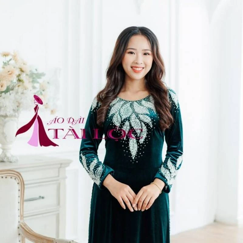 Mẫu áo dài cách tân trung niên cho phong cách sang trọng