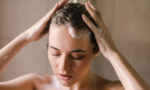 Tẩy da chết da đầu để ngăn ngừa gàu hiệu quả