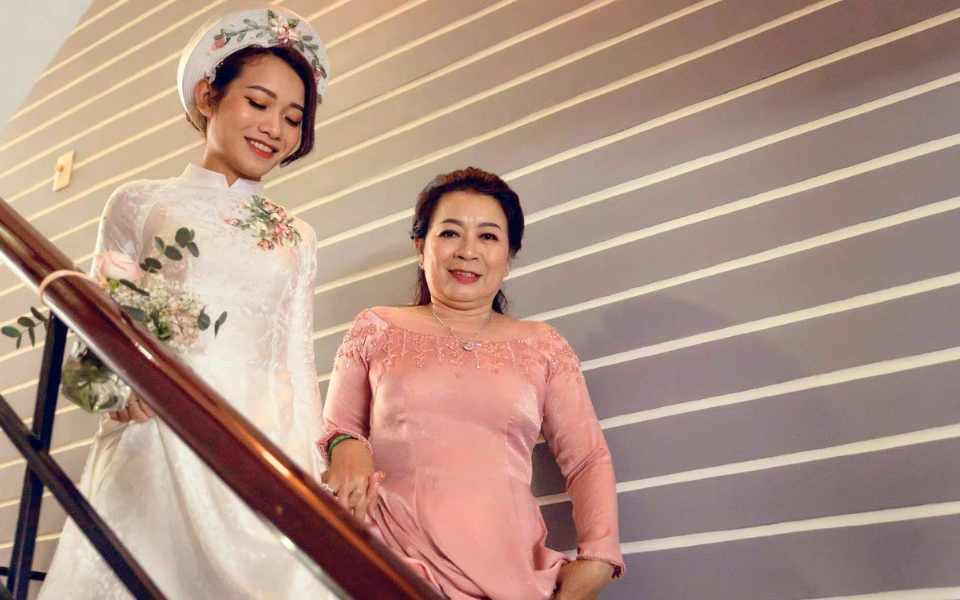 Mẫu áo dài làm sui sang trọng cho ngày cưới