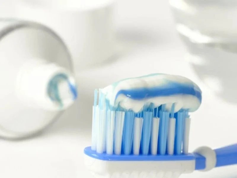 Cách tẩy sơn móng tay hiệu quả tại nhà đơn giản