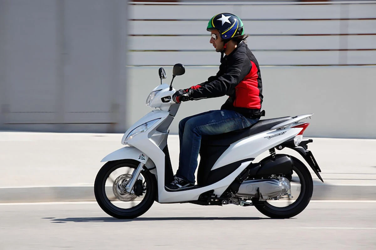 Dấu hiệu cần thay nhớt xe tay ga kịp thời