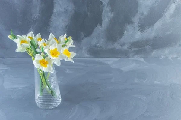 10+ Mẫu Hoa Cắm Bàn Thờ Đẹp & Kiêng Kỵ Khi Cắm Hoa 2024