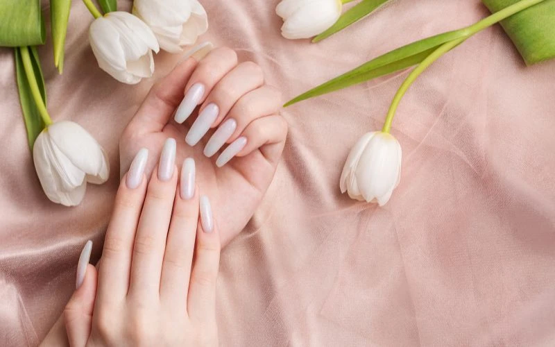 99+ Mẫu móng tay màu trắng đẹp, hot nhất hiện nay