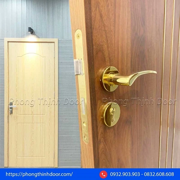 Cách mở khóa cửa tay gạt khi bị kẹt và bị mất chìa đơn giản