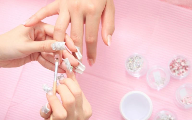 99+ Mẫu móng tay màu trắng đẹp, hot nhất hiện nay