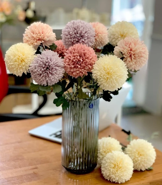 10+ Mẫu Hoa Cắm Bàn Thờ Đẹp & Kiêng Kỵ Khi Cắm Hoa 2024