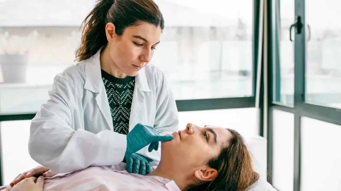 Tiêm Môi Tây Là Gì? TOP 6 Dáng Môi Tây Đẹp Nhất 2023