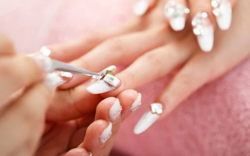 99+ Mẫu móng tay màu trắng đẹp, hot nhất hiện nay