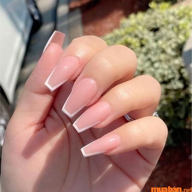 99+ mẫu nail hồng thạch tinh tế và nữ tính cho các nàng
