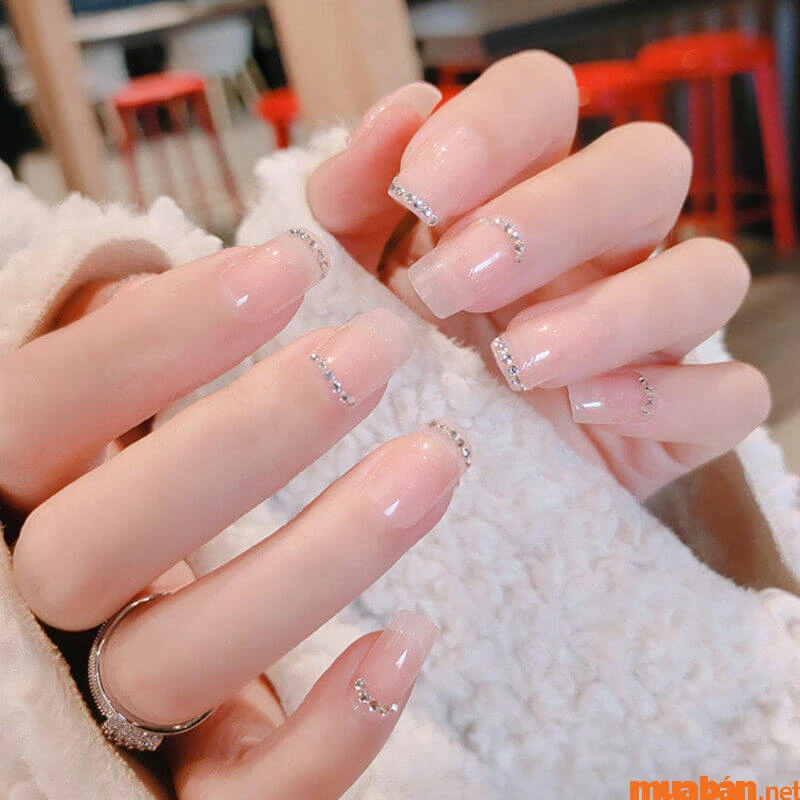 99+ mẫu nail hồng thạch tinh tế và nữ tính cho các nàng