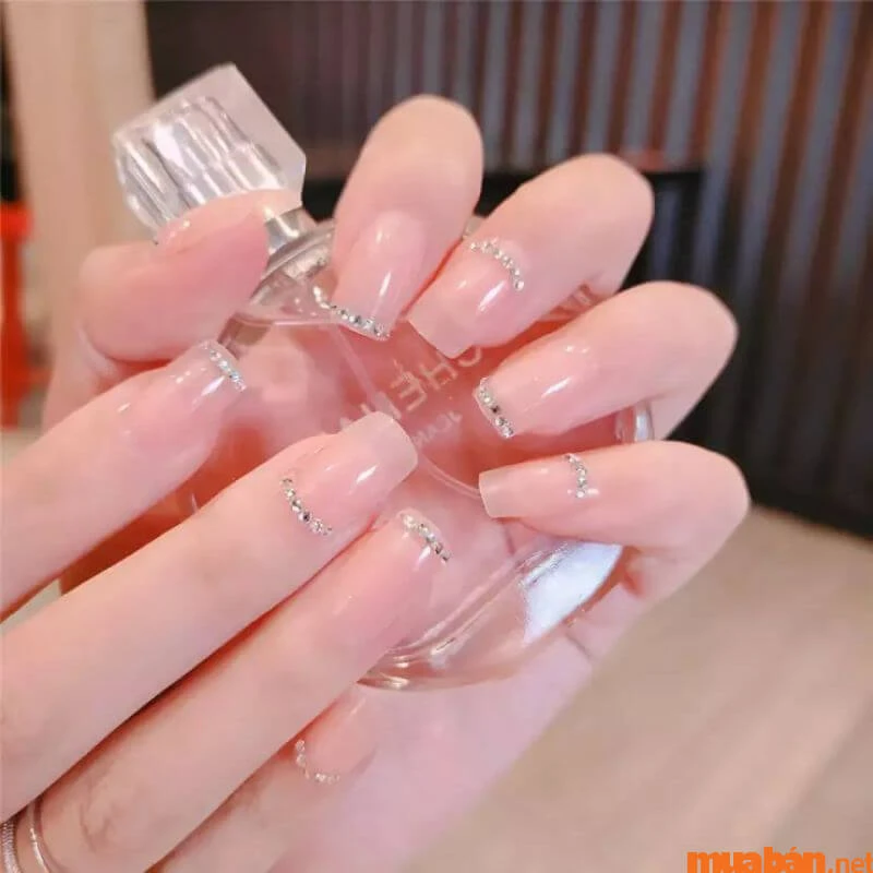 99+ mẫu nail hồng thạch tinh tế và nữ tính cho các nàng