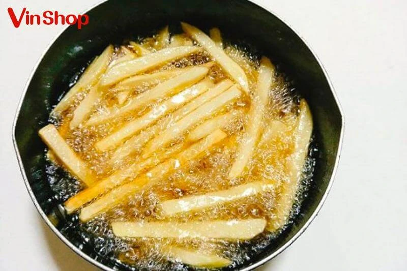 Bật mí 2 cách làm khoai tây chiên lắc phô mai thơm ngon tại nhà