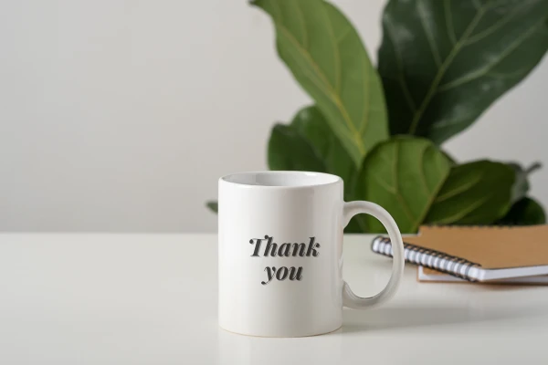 Quà chia tay đồng nghiệp: Cốc nước ý nghĩa