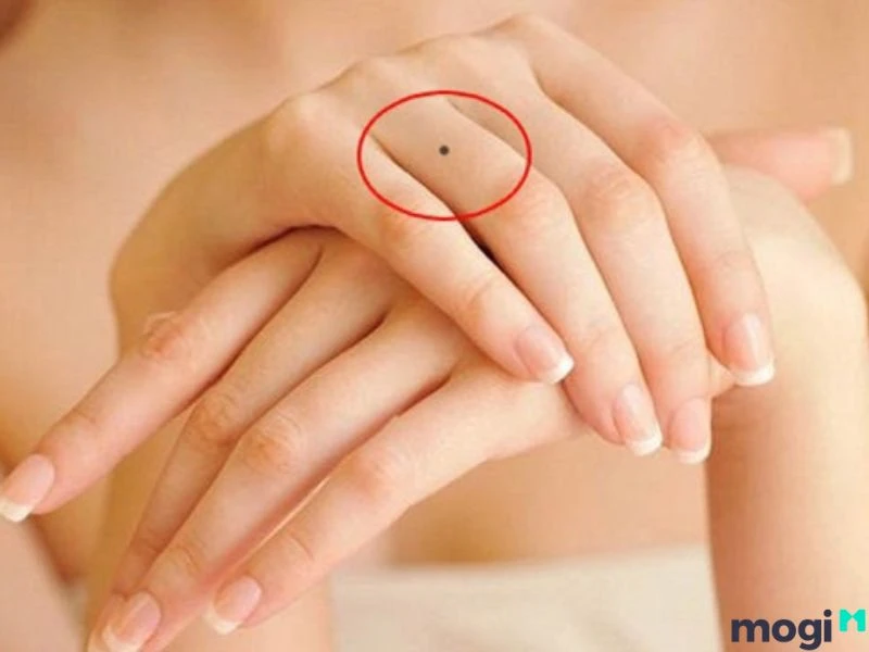 Ý Nghĩa Nốt Ruồi Ngón Tay Giữa Ở Nam Nữ Dự Đoán Vận Mệnh Tốt Hay Xấu?