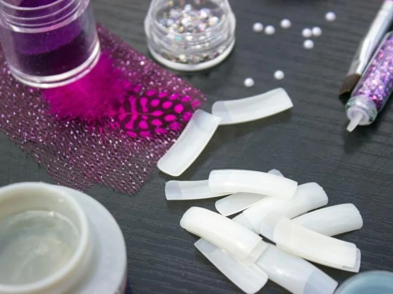 Cách dán móng tay giả hiệu quả và chuyên nghiệp