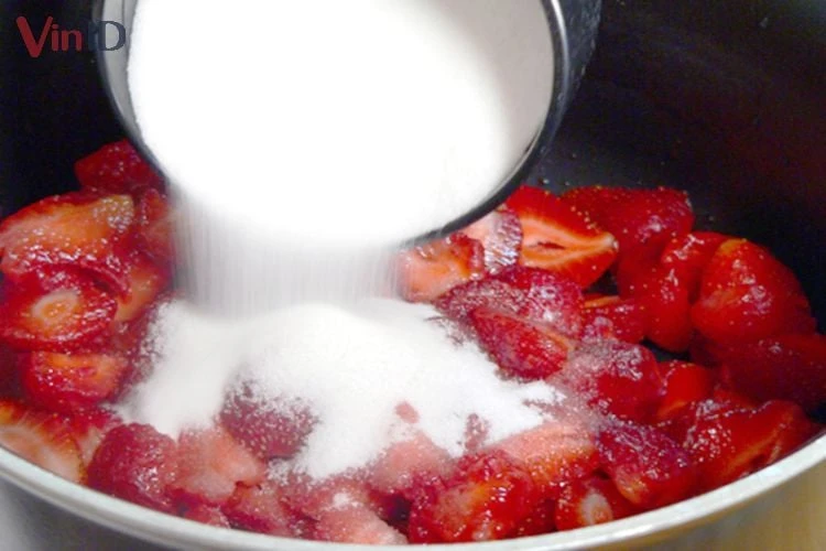 Bật mí công thức cách làm mứt dâu chua ngọt, ăn cực nghiện