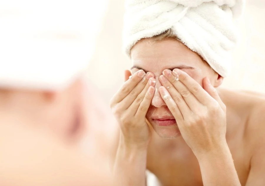 Tẩy trang đúng cách cho người không trang điểm