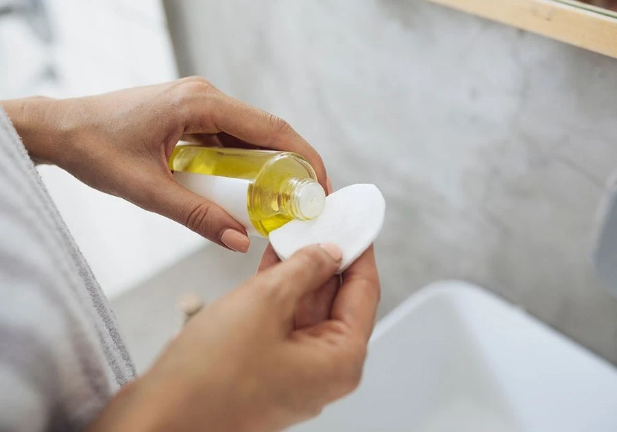 Tẩy trang đúng cách cho làn da không trang điểm