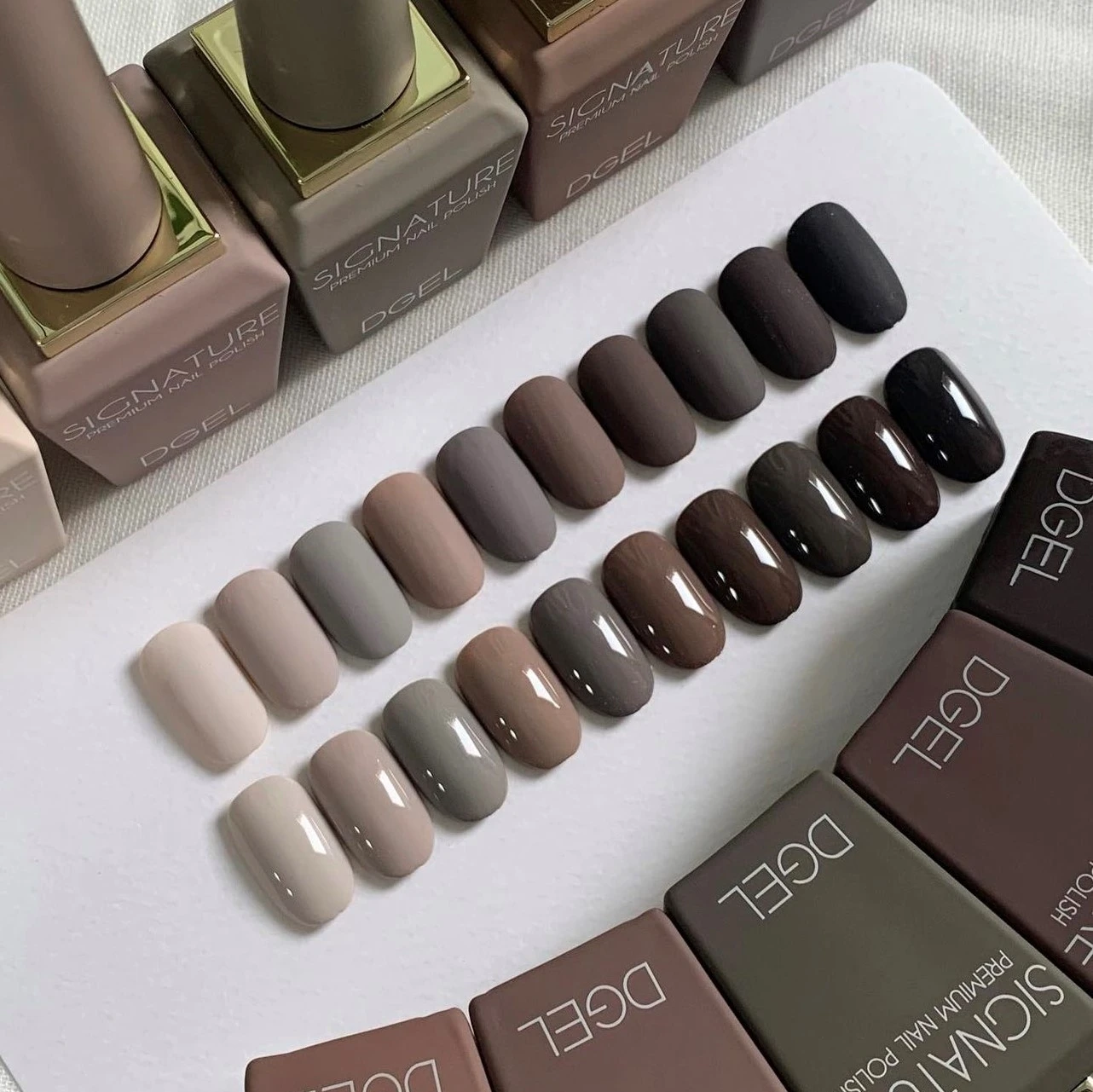 Sắc đẹp hoàn hảo với nail nâu tây cho cô gái hiện đại