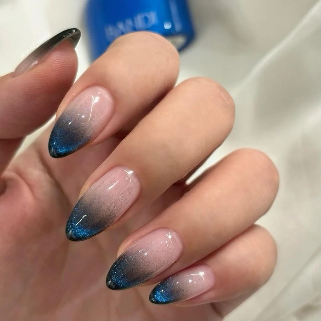 Cat-eye Nails: Hiệu ứng mắt mèo “thống trị” xu hướng làm móng mùa Hè