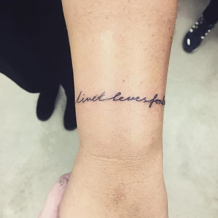 50+ Mẫu xăm vòng tay đẹp nhất