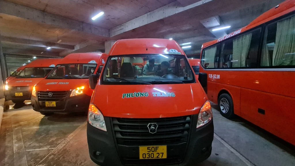 Xe trung chuyển Phương Trang từ bến xe miền Tây tiện lợi