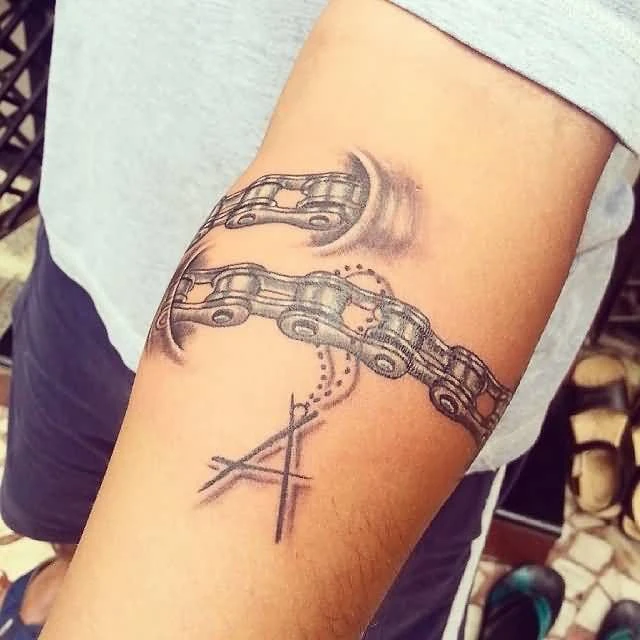 Top những mẫu hình xăm vòng cổ tay nam đẹp nhất năm 2024