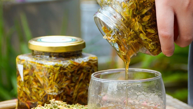 Cách ngâm hoa đu đủ đực với mật ong hiệu quả