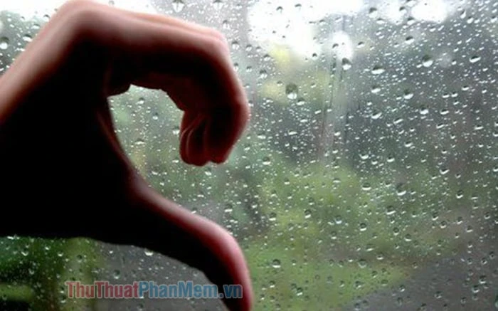 Hình ảnh nửa trái tim bằng tay và ý nghĩa sáng tạo