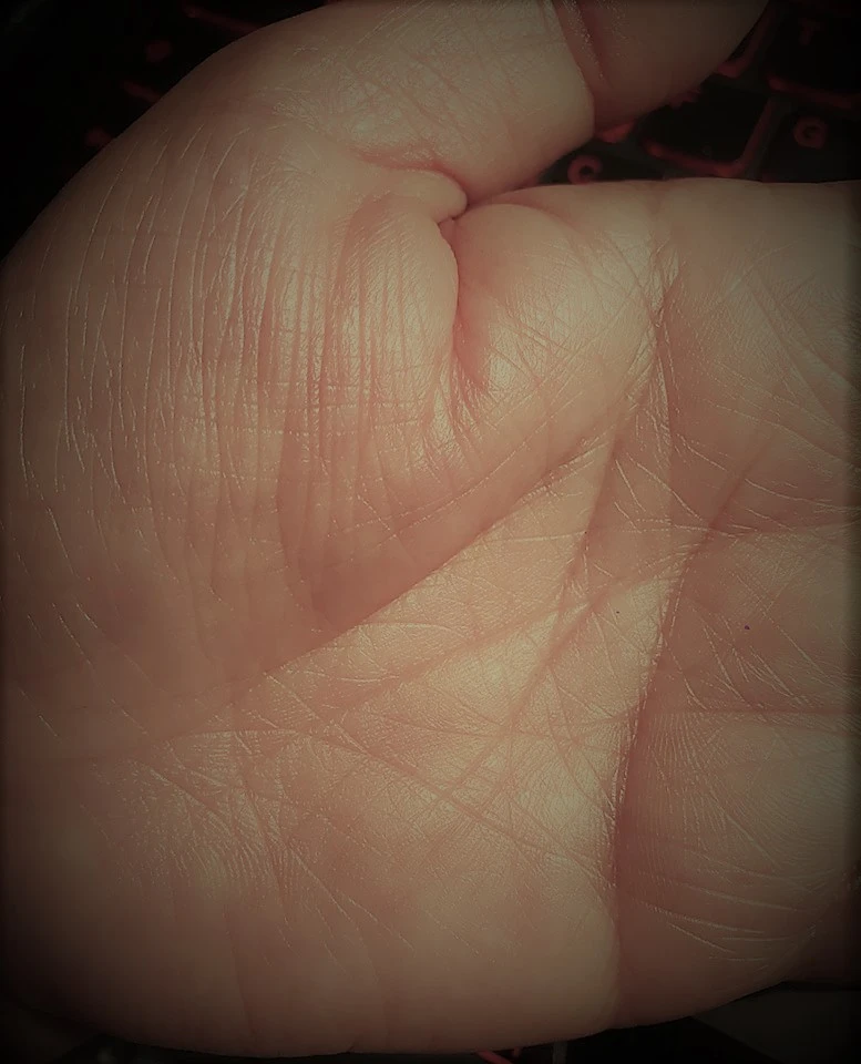 Khám Phá Ý Nghĩa Tay Chữ M Trong Cuộc Sống