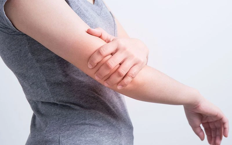 Nguyên nhân và cách khắc phục đau nhức cánh tay về đêm