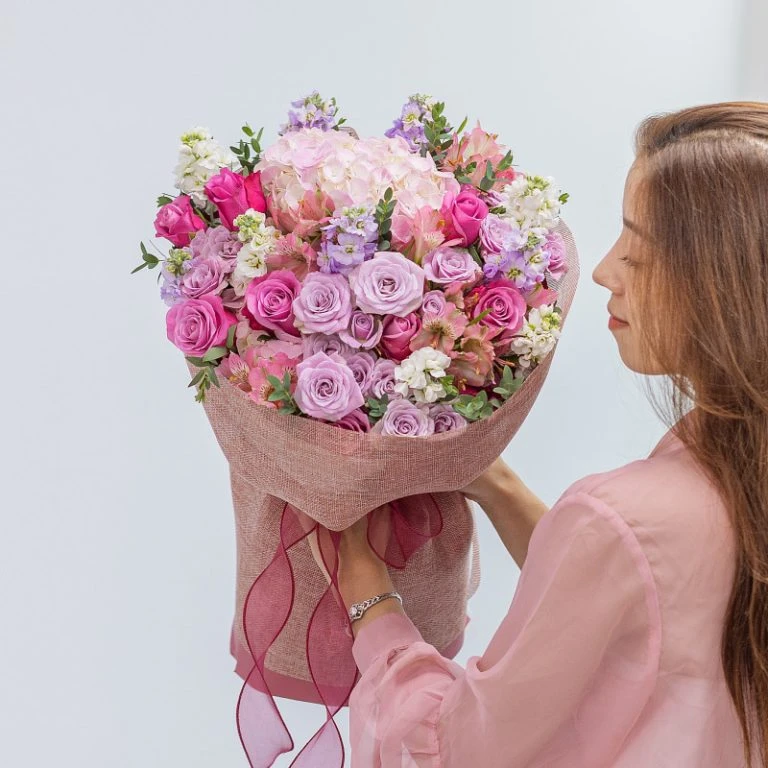 Hoa Hồng Tím: Giải mã sức hút bí ẩn và ý nghĩa trong tình yêu