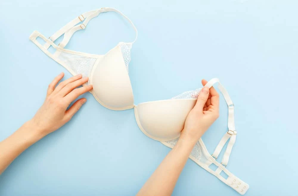 Đau đầu nhũ hoa khi chạm vào có sao không? Nguyên nhân và cách khắc phục